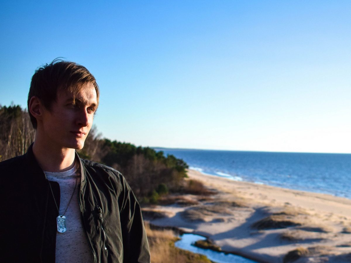 Watch Mo Aspen’s scary ‘Hold Me Close’ Video